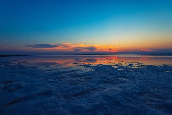 Atardecer de belleza en lago salado — Foto de Stock