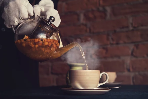 Verter té con espino cerval de mar — Foto de Stock