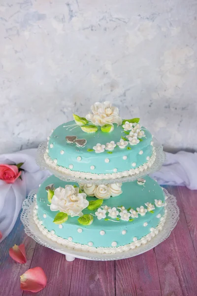 Ciasto weselne z kwiatami — Zdjęcie stockowe