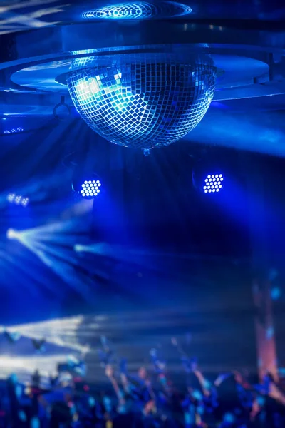 Sfera discoteca con raggi luminosi — Foto Stock
