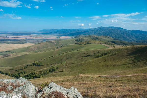 Dia de beleza nas montanhas — Fotografia de Stock