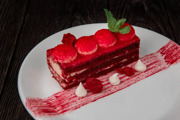 红色天鹅绒蛋糕 — 图库照片