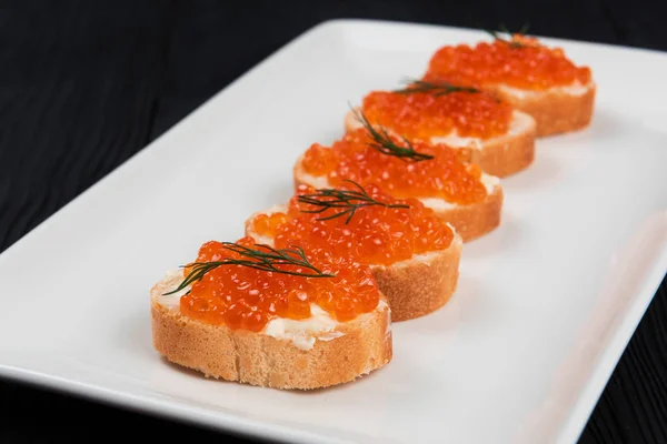 Sanduíche com caviar — Fotografia de Stock