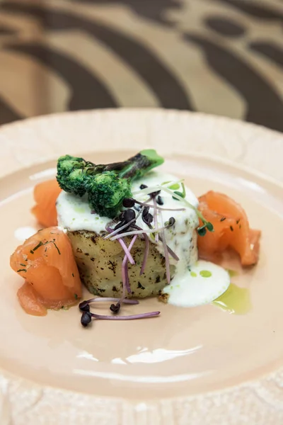 Potato casserole with broccoli and salmon — Stock Photo, Image