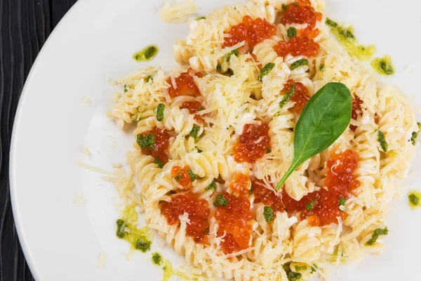 Pasta with red caviar — Stock Photo, Image