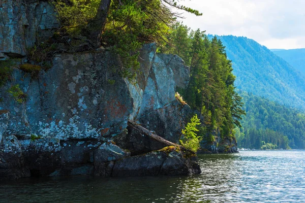 Teletskoje-See im Altai-Gebirge — Stockfoto