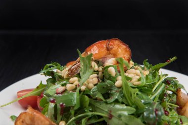 yeşil salata karides ile: