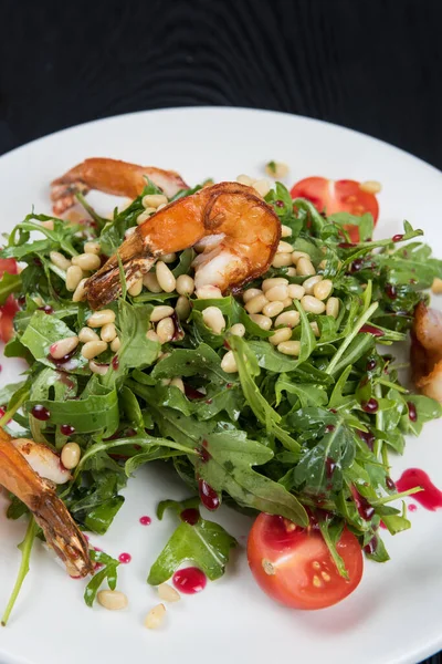 Ensalada Verde con Camarones : —  Fotos de Stock