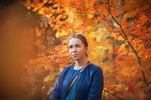 Woman autumn portrait — Stock Photo, Image