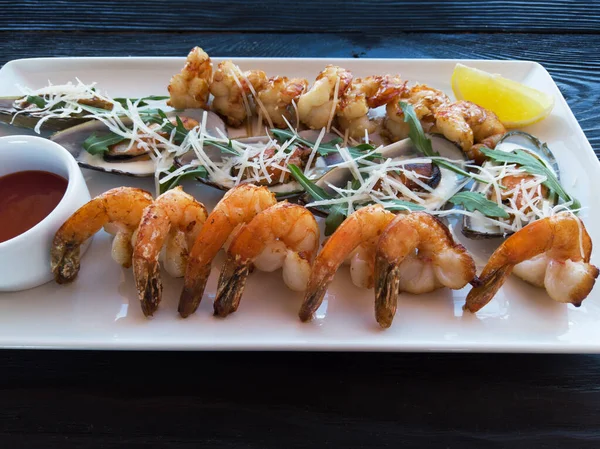 Fried tasty shrimps — Stock Photo, Image
