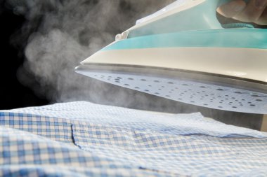 Demir gömlek üzerinde Buhar off üfleme