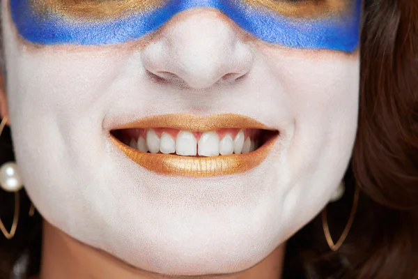 Primer plano de la sonrisa de la mujer —  Fotos de Stock