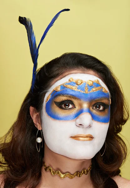 Women with gold mask — Φωτογραφία Αρχείου