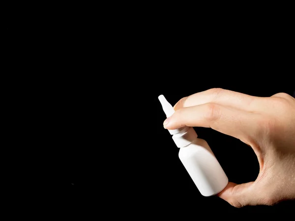 Biały butelka spray do nosa na czarny — Zdjęcie stockowe