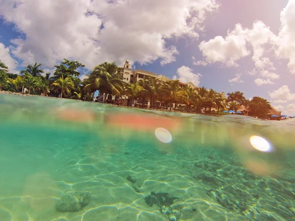 Hotel in caribbean sea — Stock Photo, Image