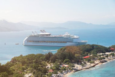 Cruise Gemi yanaştı