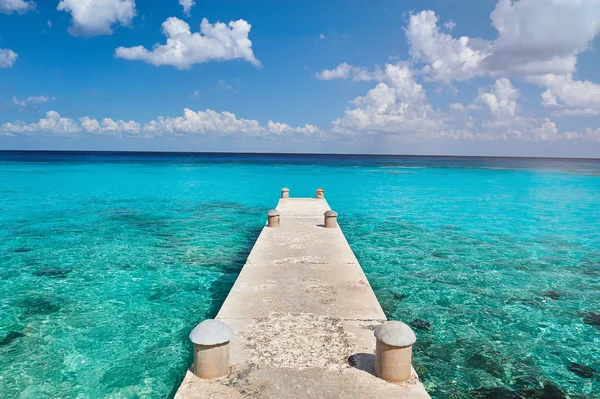 Jetée au paradis mer des Caraïbes — Photo