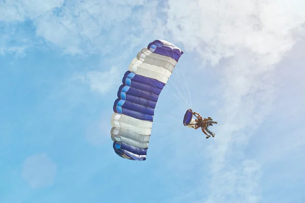 Uomo su parapendio — Foto Stock