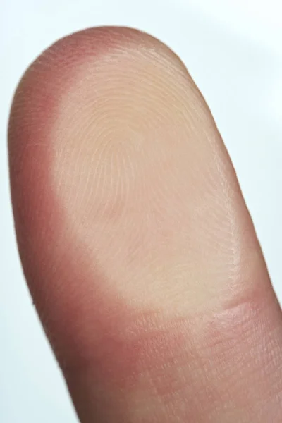 Крупним планом палець торкається екрана — стокове фото