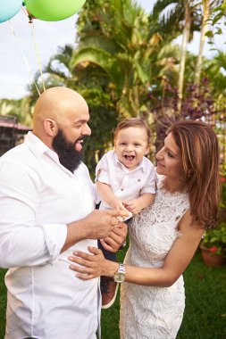 Gülümseyen İspanyol Aile