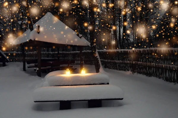 Luzes de Natal no fundo da noite de inverno — Fotografia de Stock