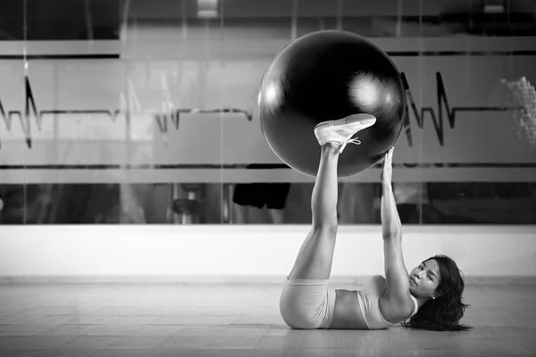 Κορίτσι γυμναστήριο πάτωμα τοποθέτηση — Φωτογραφία Αρχείου