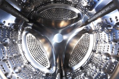 Çamaşır makinesi içinde. Parlak çamaşır makinesi davul