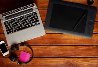 Multimedya retoucher işyeri