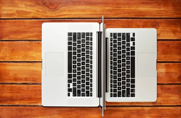 Tastaturi de două laptopuri — Fotografie, imagine de stoc