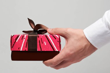 Kırmızı kahverengi şerit kutusunu kapatın