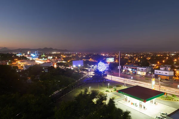 Luci notturne a Managua — Foto Stock