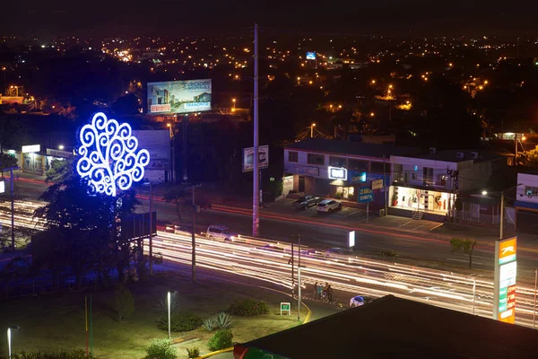 Trafikerad väg i managua — Stockfoto