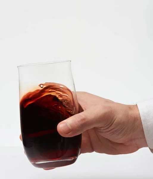 Rotwein im stiellosen Glas — Stockfoto