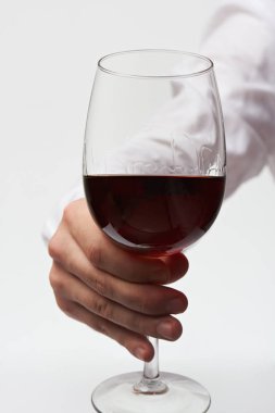 Elinizde şarap kadehi var.