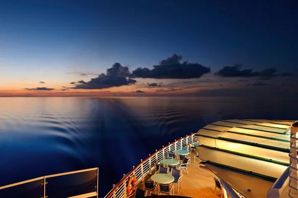 Achterdek van lijn cruiseschip — Stockfoto