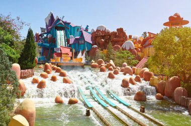 Aqua park slayt binmek 