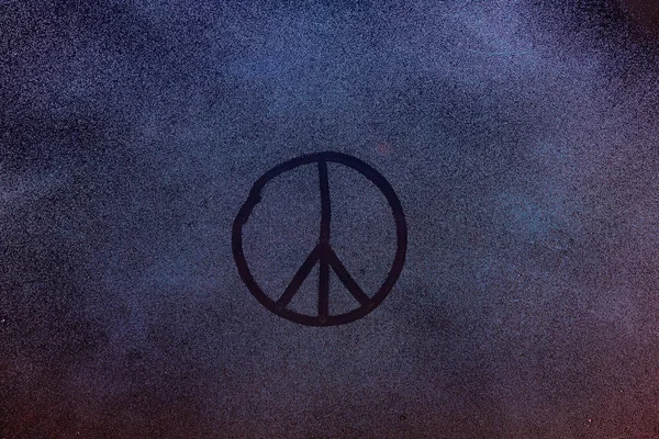 Peace sign draw on frozen window — Stock Photo, Image