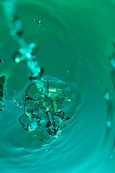 Groen water splash — Stockfoto