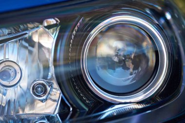 Araba optik lens açtı