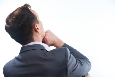 İş adamı düşünmek fikir altında