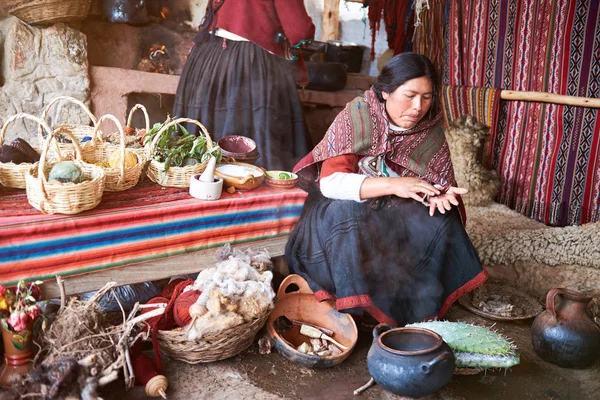 Fábrica tradicional de alpaca hecha a mano — Foto de Stock