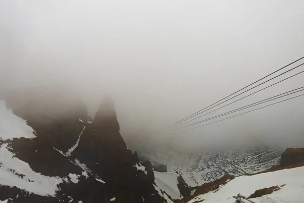 Dangerous downhill in fog — Stock Photo, Image