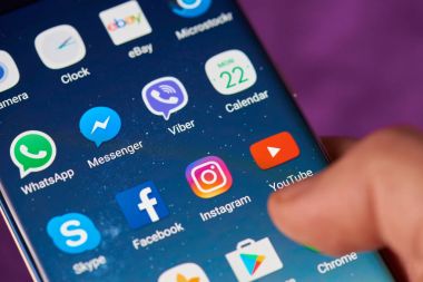 YouTube simgesi smartphone ekranında