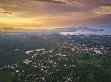 Tropikal şehir manzarası