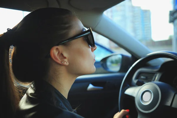 Woman driving car close-up — Stock Photo, Image