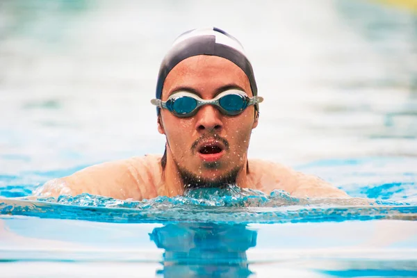 Close-up πορτρέτο του ανθρώπου κολυμβητής — Φωτογραφία Αρχείου