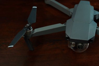 Modern dron kamerada