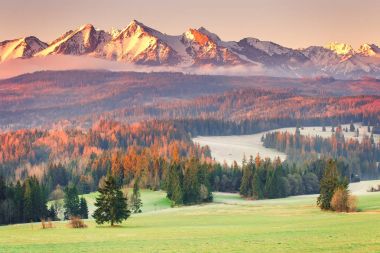 Renkli sabah Alpleri'nde