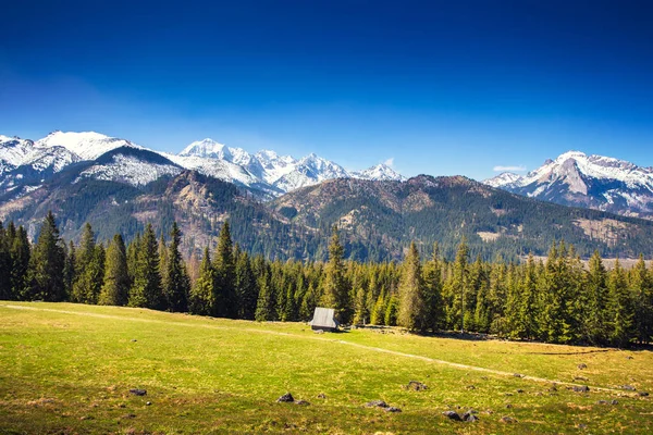 Picteresque alpské údolí — Stock fotografie