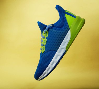 Tek renkli spor ayakkabı ayakkabı